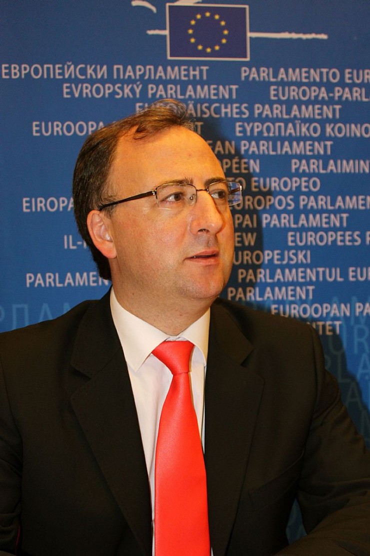 José Manuel Fernandes pede à Comissão Europeia novos mecanismos de monitorização do défice de cada Estado