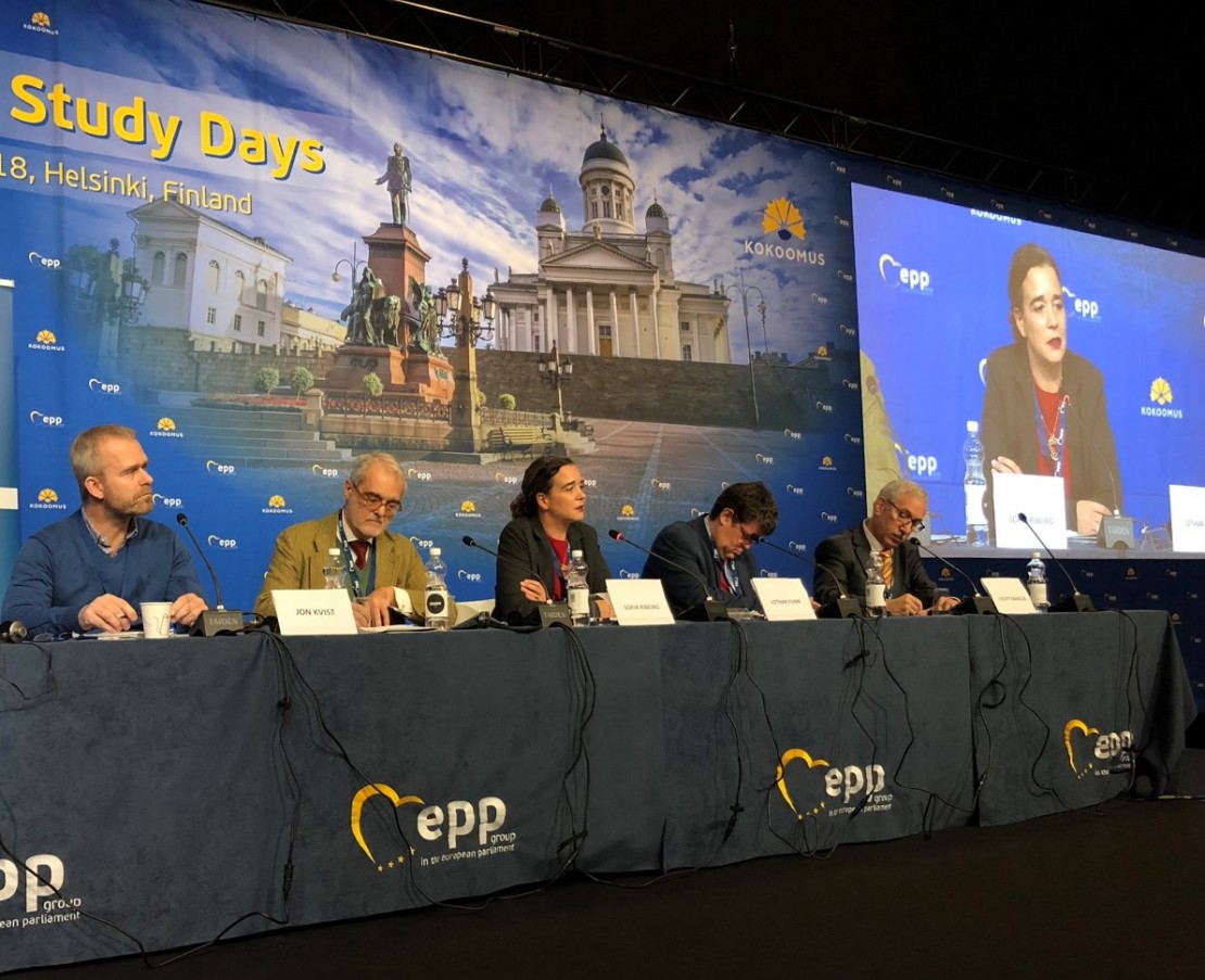 Sofia Ribeiro modera debate no Congresso do PPE