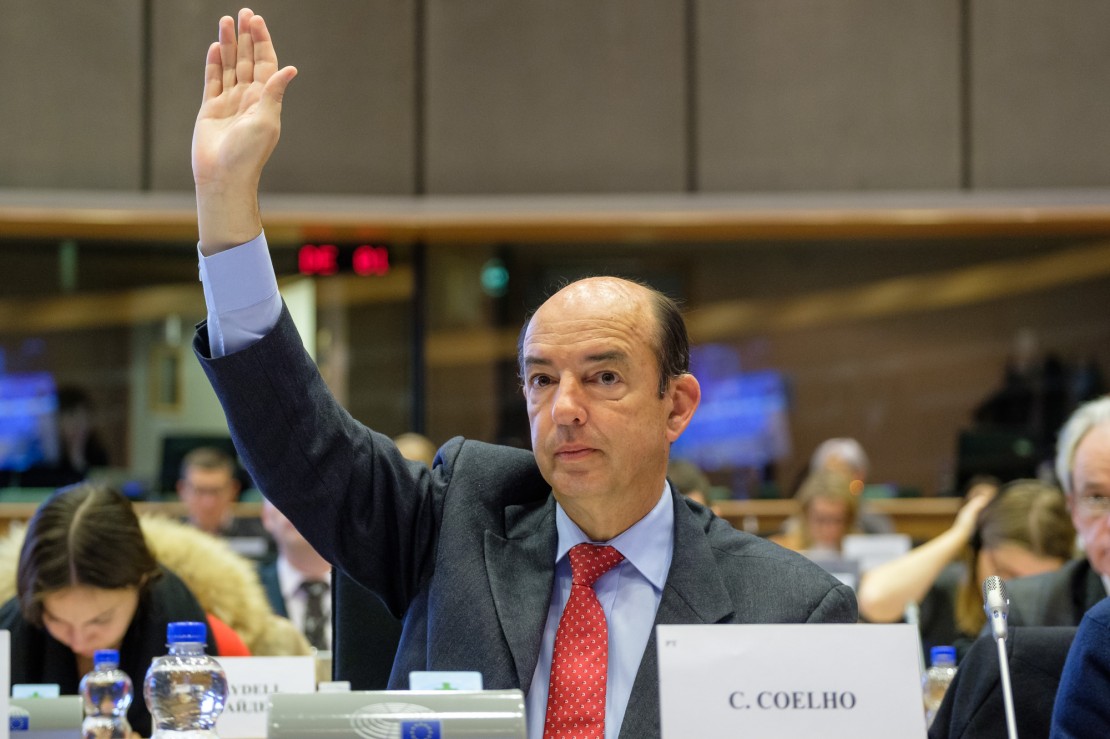 Carlos Coelho aprova Novas Regras para defesa dos Consumidores Europeus